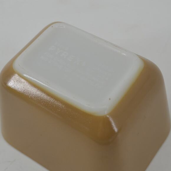 Vintage PYREX Refrigerator Dish 501 B Fridgie Sandlewood - Picture 10 of 13